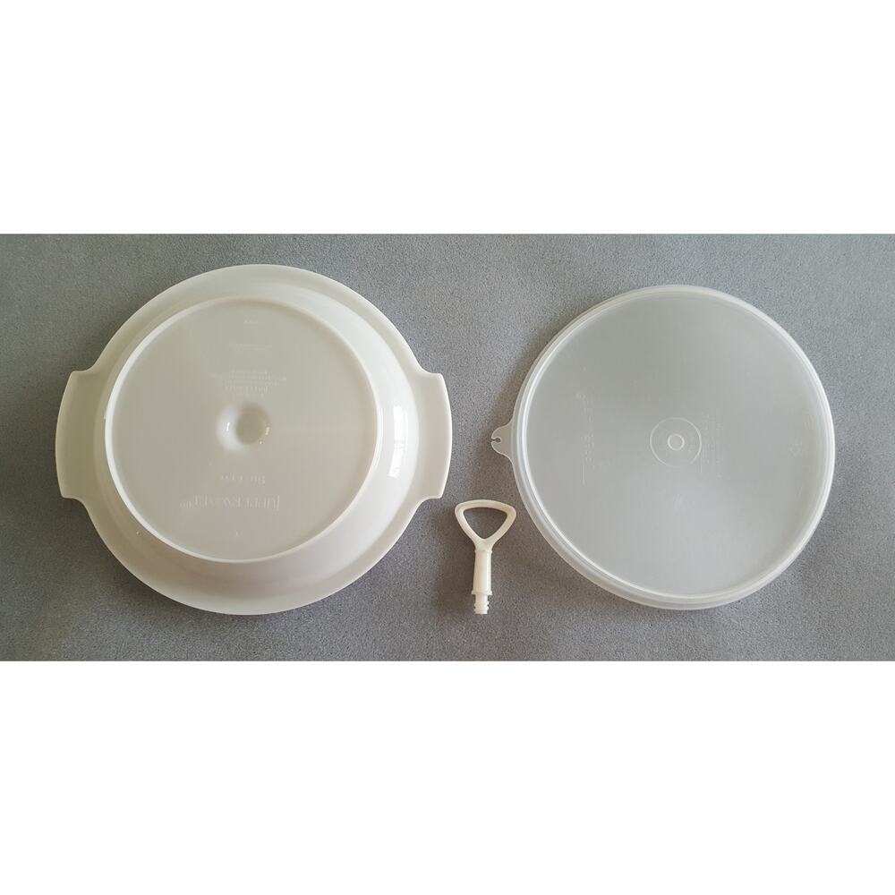 TUPPERWEAR Round Divided Relish/Snack Suzette w/cover & Handle #608 --9.5" - Picture 3 of 7